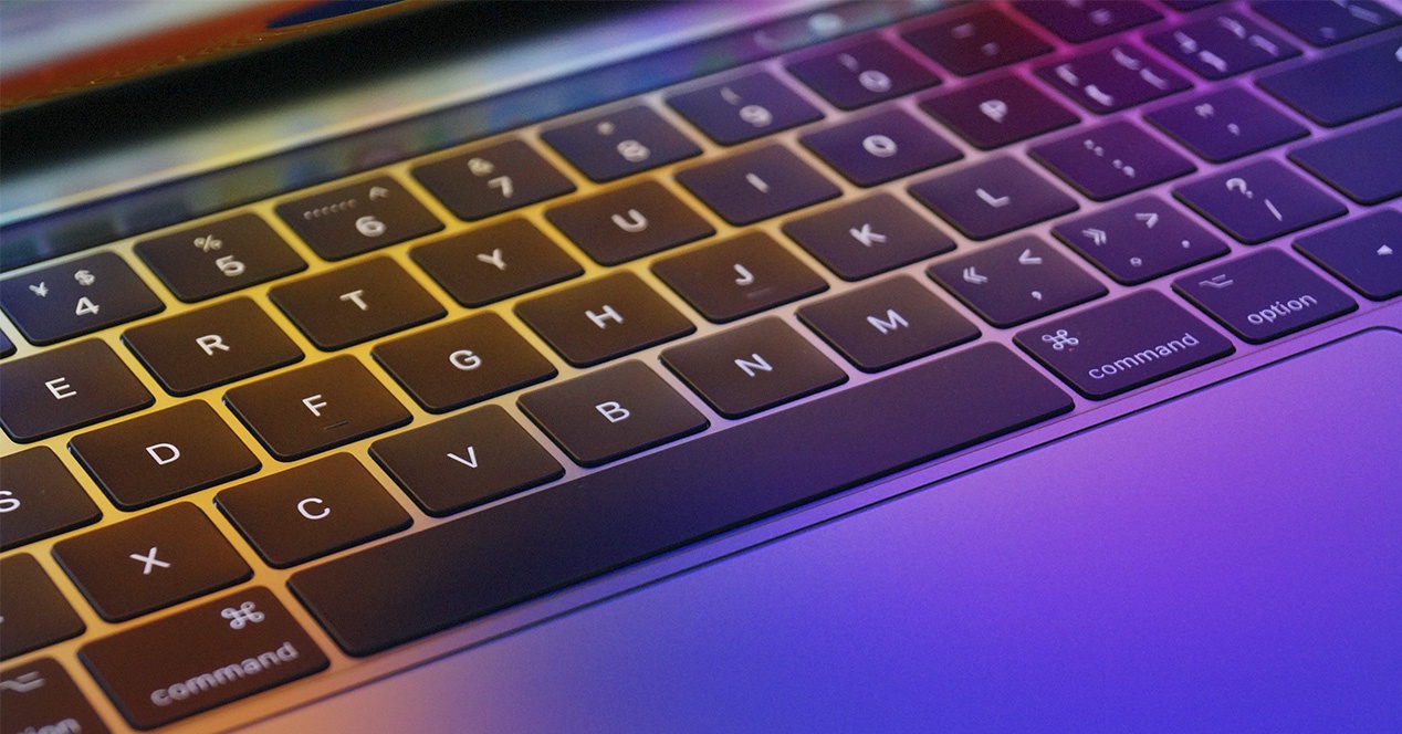 Apple bere MacBook berrian teklatuari barkamena eskatu behar izan dio
