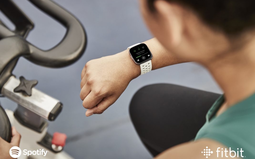 Spotify Now onartzen du Fitbit Versa, Versa Lite eta Ionic
