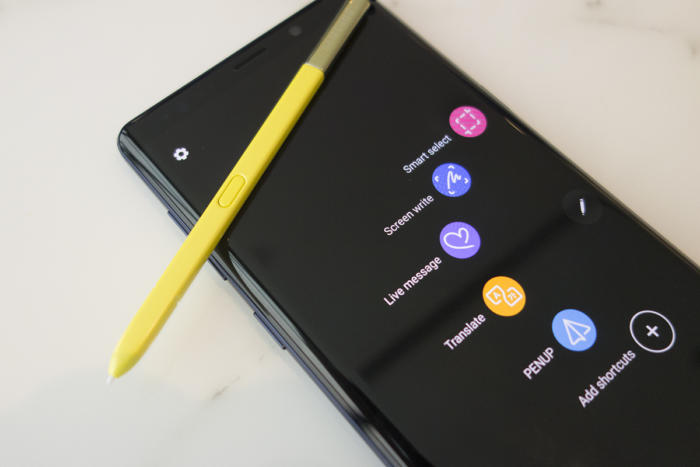 Pantaila onena duen telefonoa jakinarazi da
