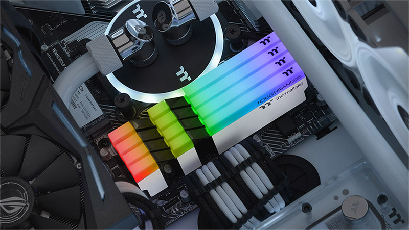 Thermaltake Toughram RGB White Edition - RAM zuriaren aurkezpena