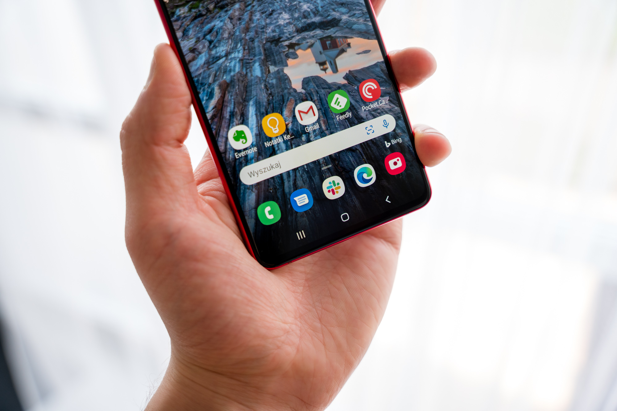  Ura, mendiak eta zuhaitzak.  Paper eder hau Android smartphones hiltzen ari da
