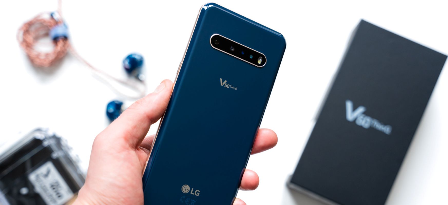  Smartphone hobeak ditut mahaian, etxean sentitzen nintzen horrekin.  LG V60 ThinQ 5G - lehen inpresioak
