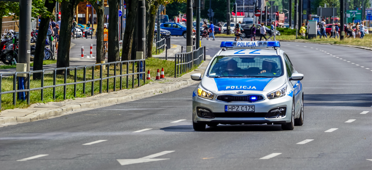  Polizia poloniarrak ausartki hartu zuen XXI.  Errepideen gertakarien mapa gidariei istripuen berri ematea da
