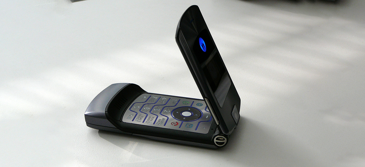  Hauek ziren egunak.  IPhone ez denean, baina Motorola Razr estilo eta estilo ikonoa zen
