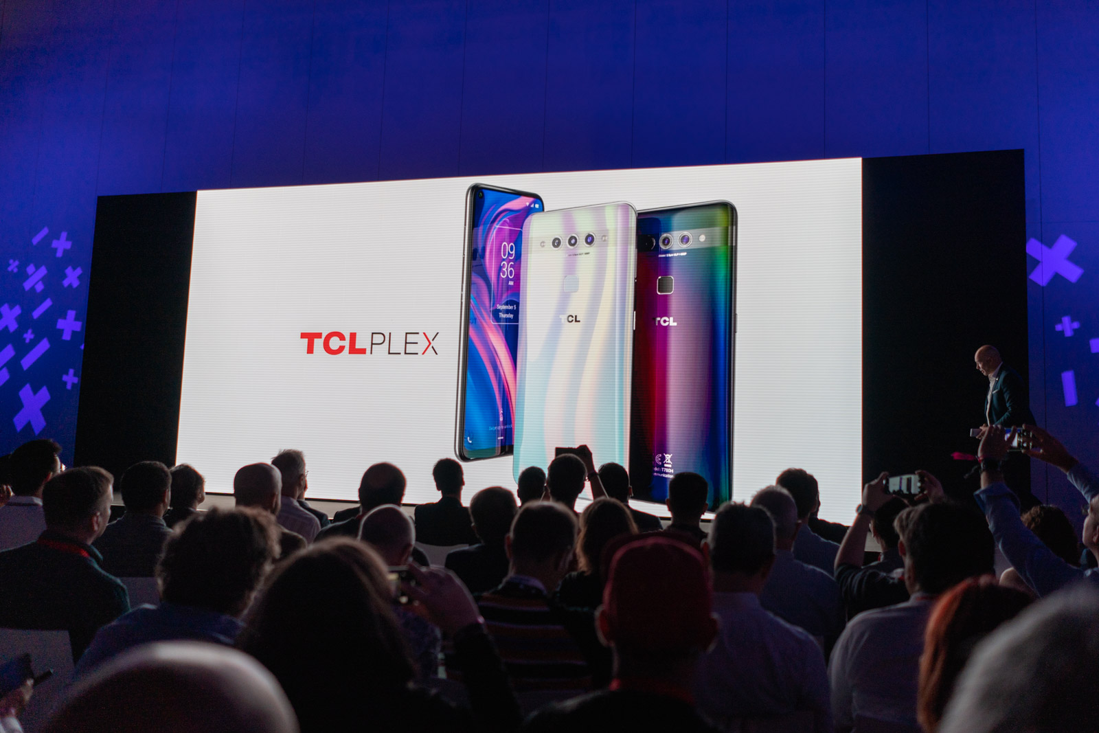 TCL Plex smartphone merkatuan debuta oso itxaropentsua da
