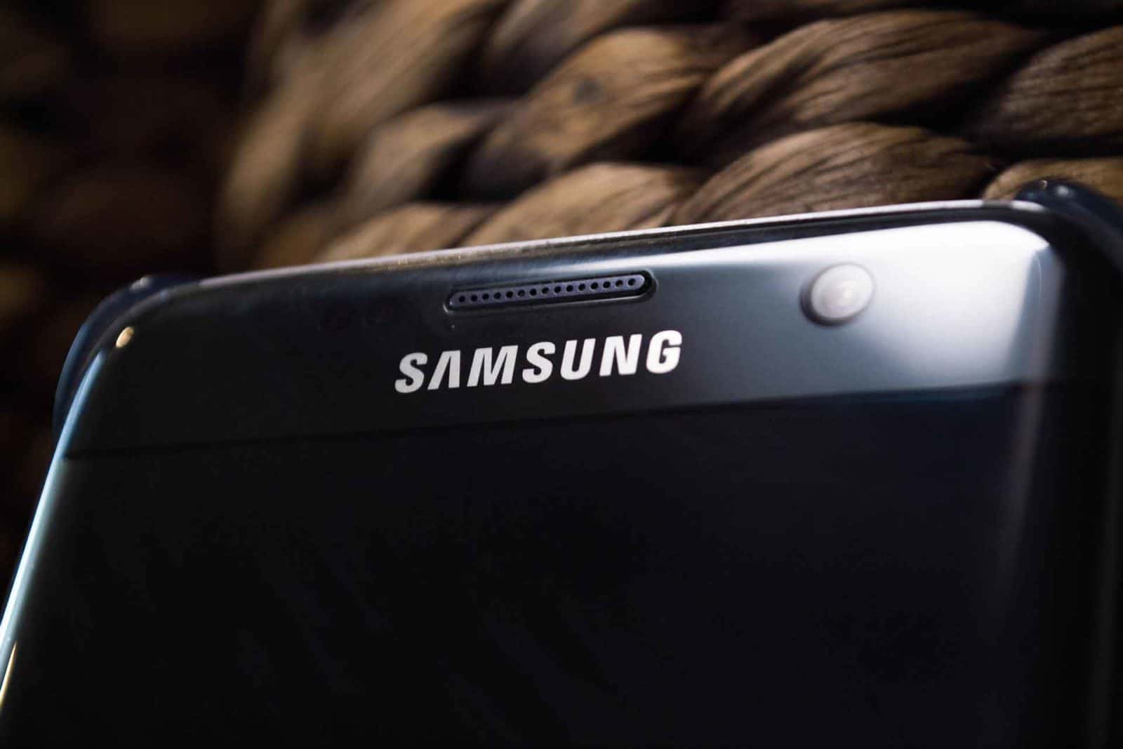 Hemen dago Samsung-en telefono tolestutako eredu eredua!
