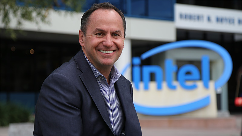 Intel-en buruak nahi du industriak erreferenteak bideratzea

