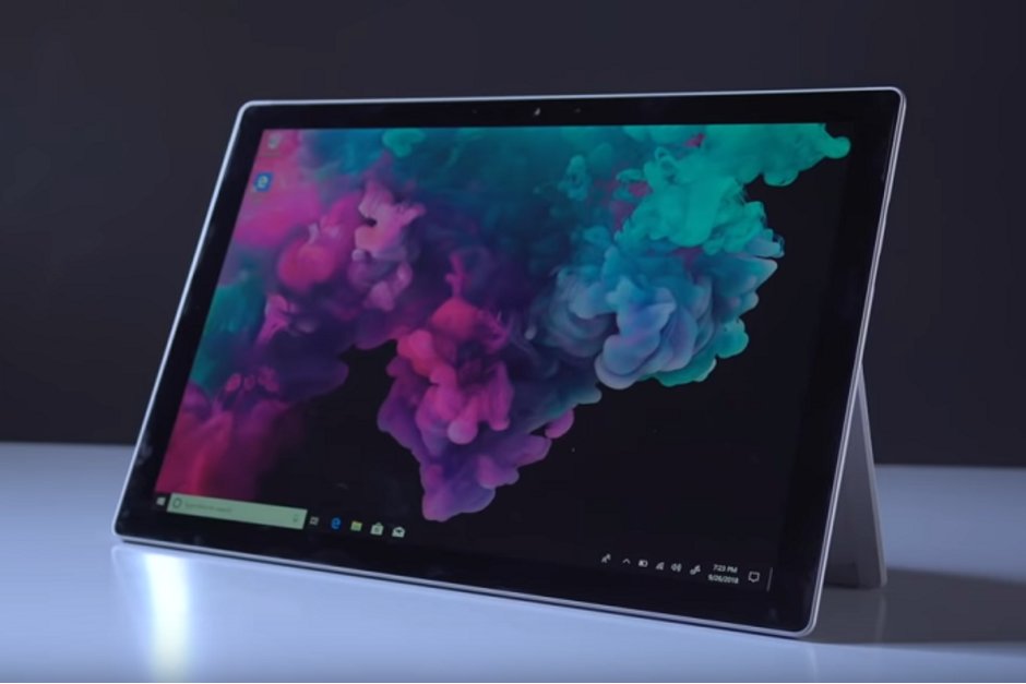 Microsoft Surface Pro 6 bere burua erakutsi zuen
