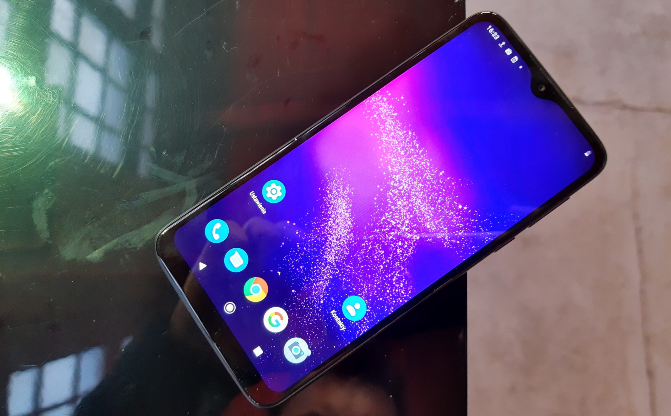  Motorola ez da itsasten.  Erakutsi besterik ez du egin 3 smartphone eredu berriak
