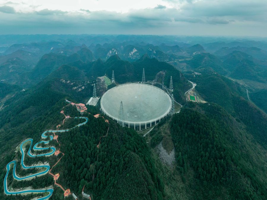 Chiński radioteleskop FAST