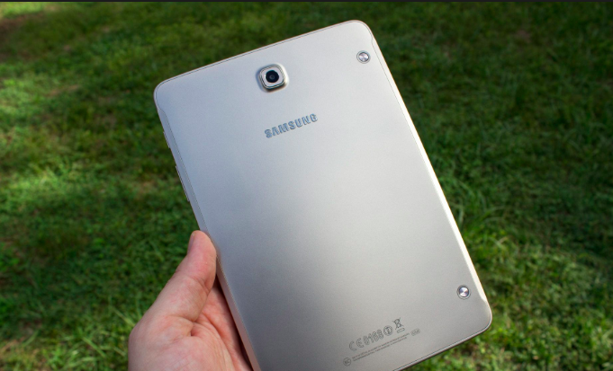 Samsung Galaxy Fitxa A2 XL-ren ezaugarriak argiak dira
